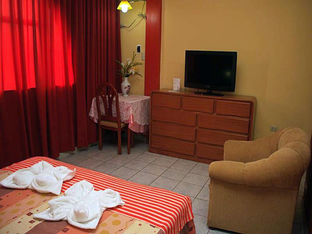 Hotel & Suites La Posada De Lobo Iquitos Zimmer foto